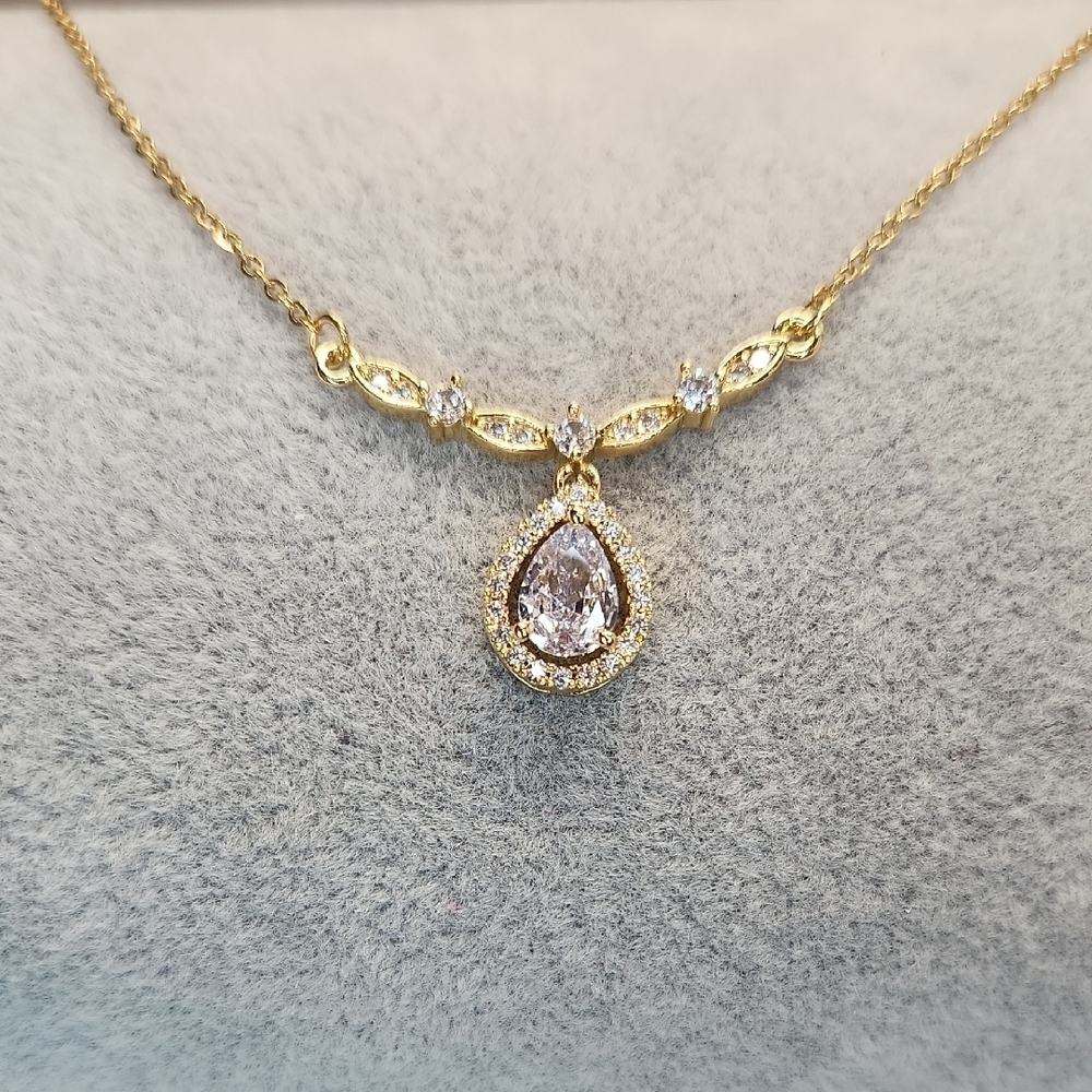 18k Gold Plated Stainless Steel Elegant Tear Drop Simulated Diamond Necklace